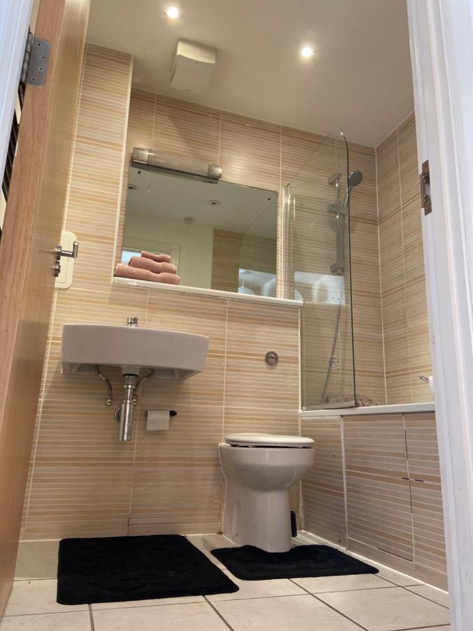 Lovely 2Br Apartment W/ City View Londra Dış mekan fotoğraf